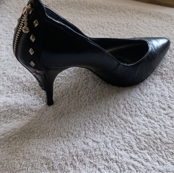 Elegant Black Heels with Studded Detail - Picture 5 of 6